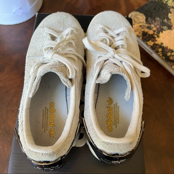 Adidas Stan Smith with Metal Plate. Snakeskin Patterned Upper. Size 5.5. Fit 7 - Picture 10 of 13